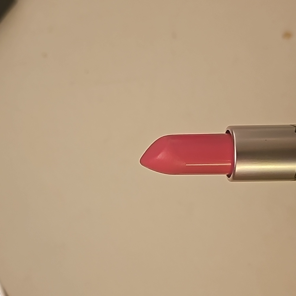 MAC LIPSTICK AND GLOSS - Picture 8 of 8